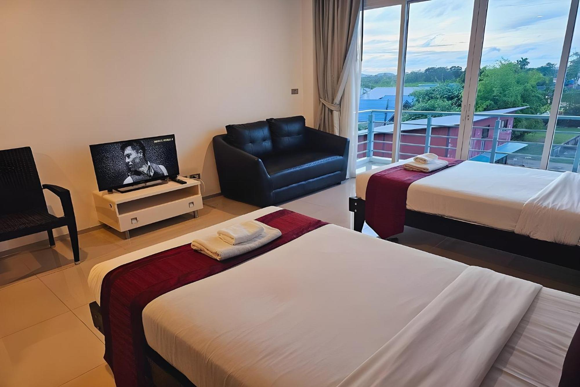Rawai One World One Home Naiharn Hotel מראה חיצוני תמונה