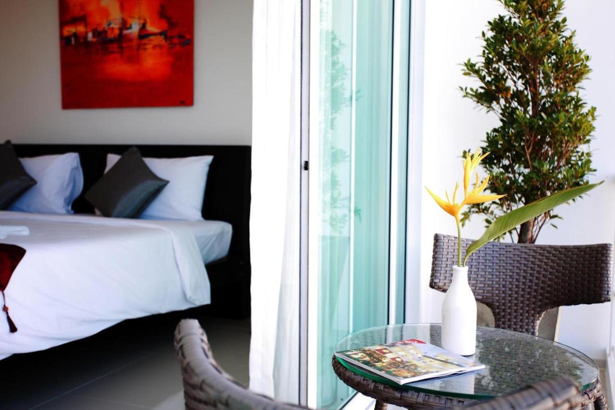 Rawai One World One Home Naiharn Hotel מראה חיצוני תמונה
