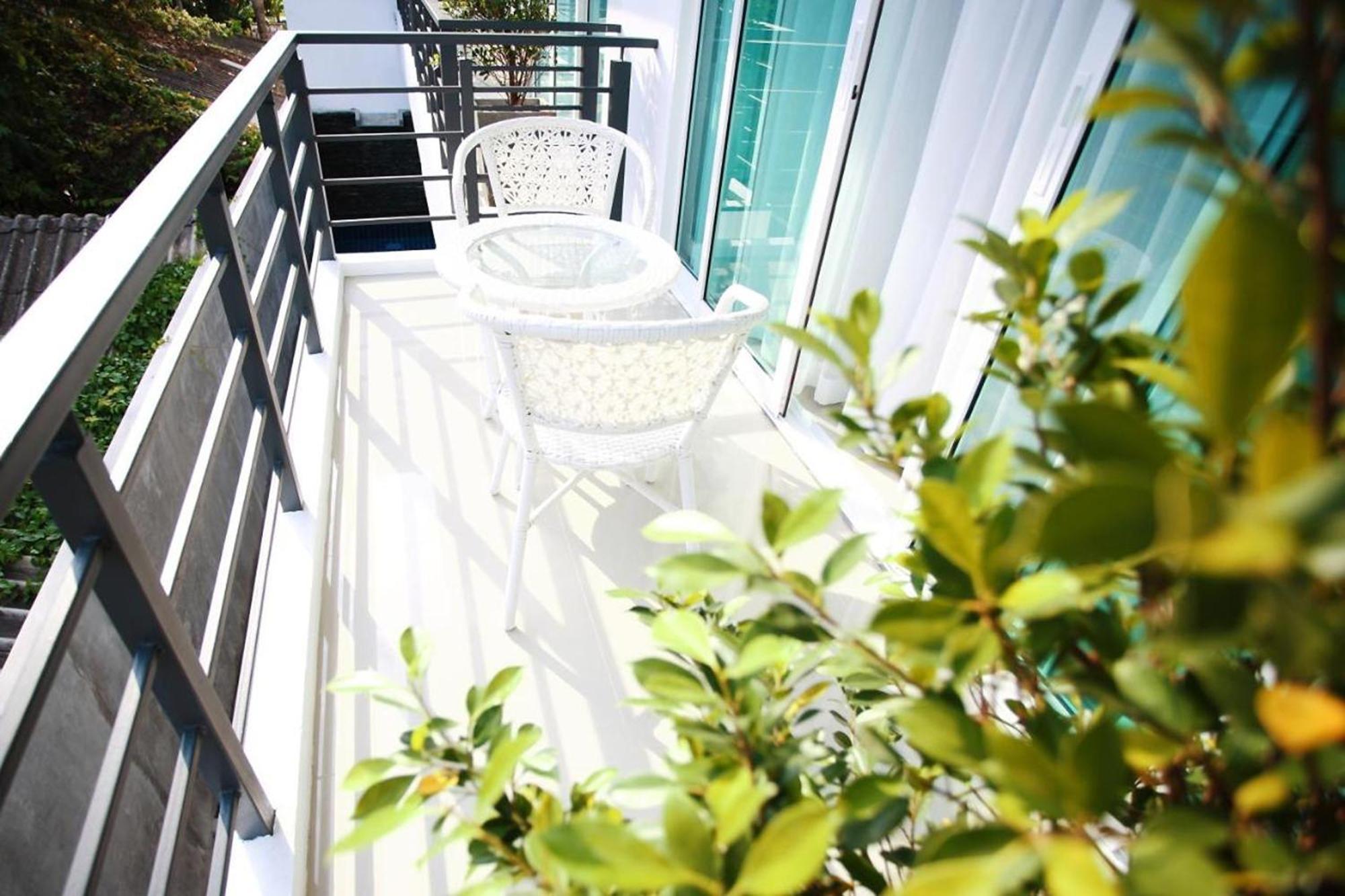 Rawai One World One Home Naiharn Hotel מראה חיצוני תמונה
