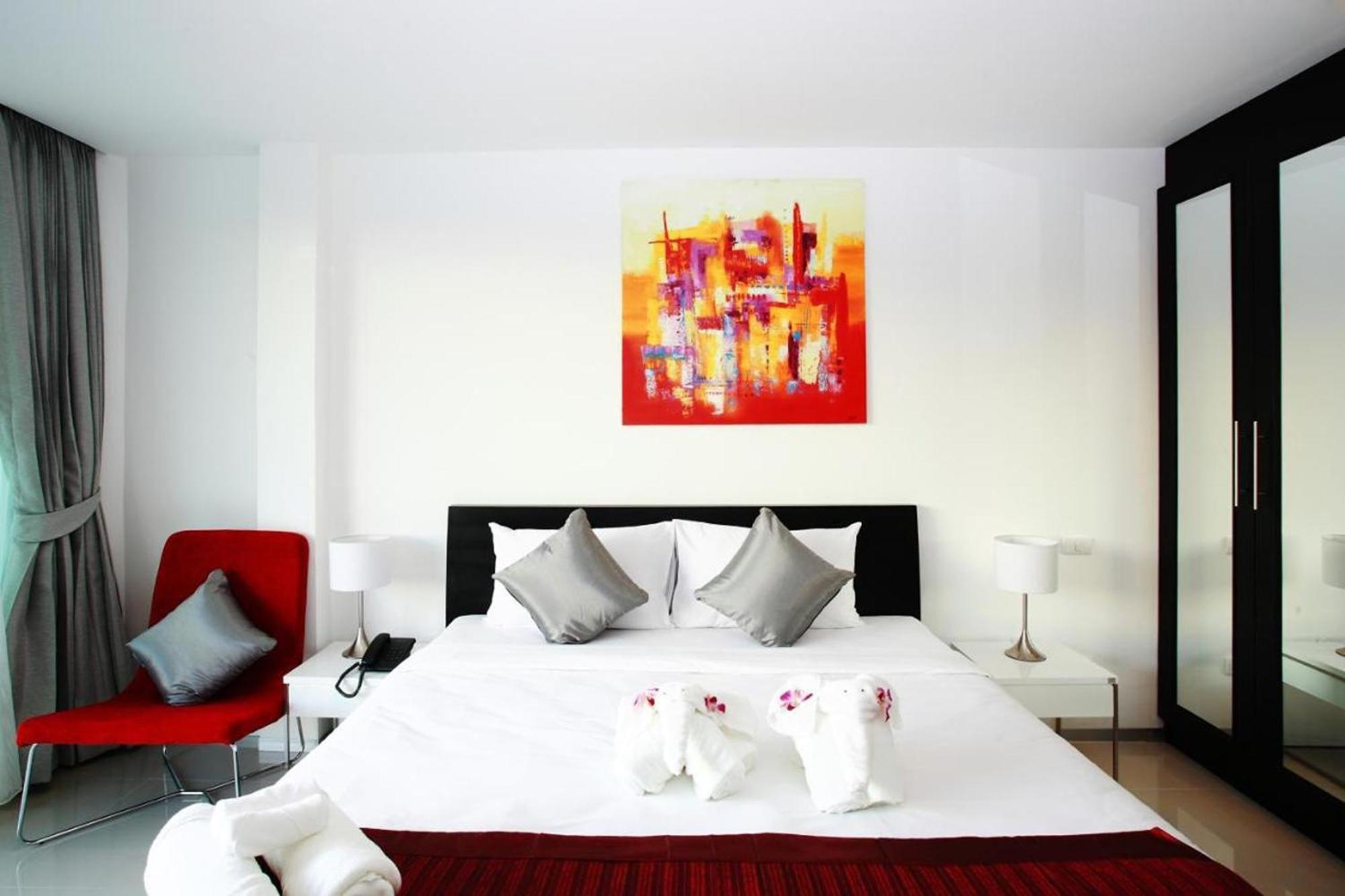 Rawai One World One Home Naiharn Hotel מראה חיצוני תמונה