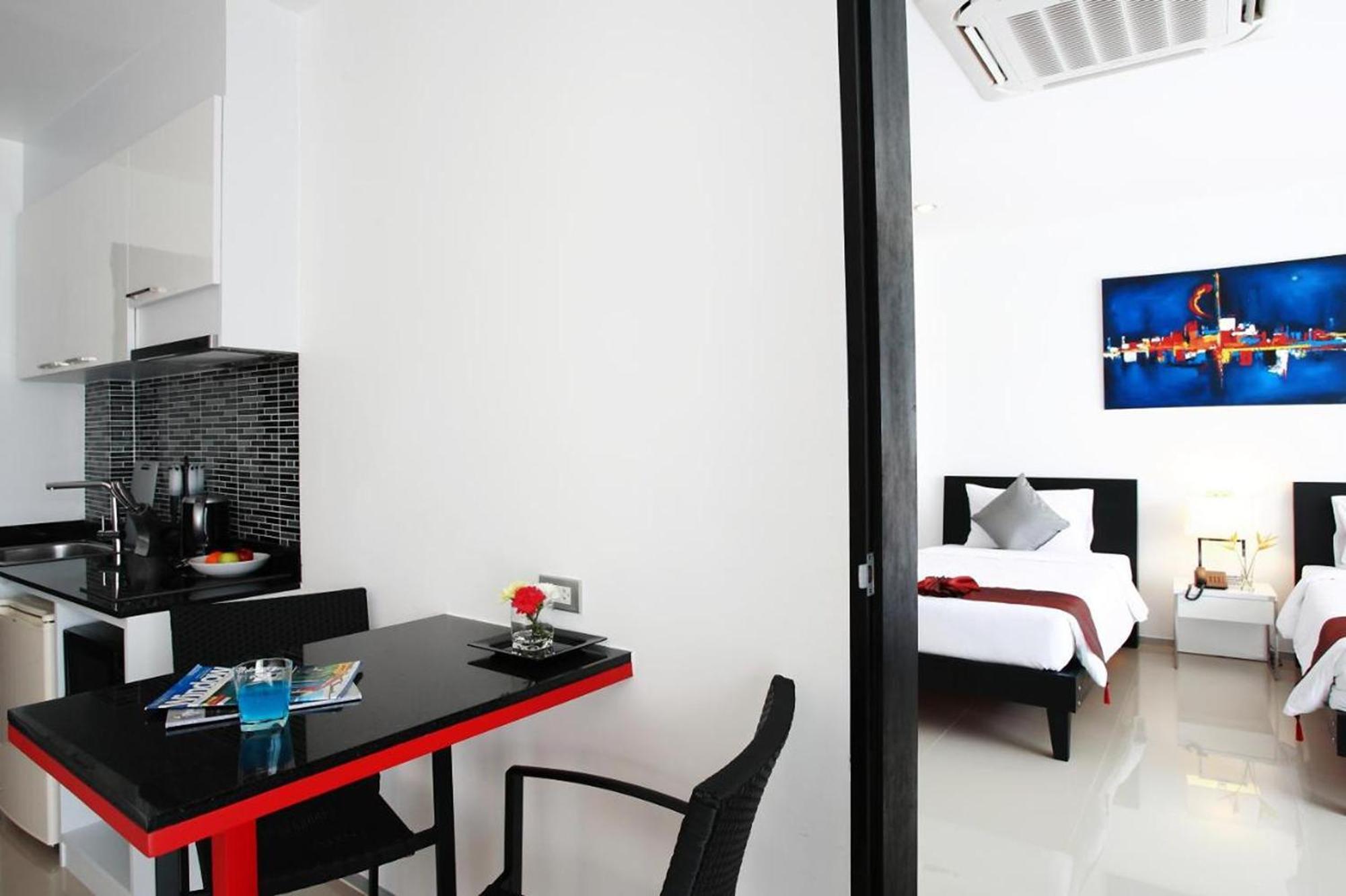 Rawai One World One Home Naiharn Hotel מראה חיצוני תמונה