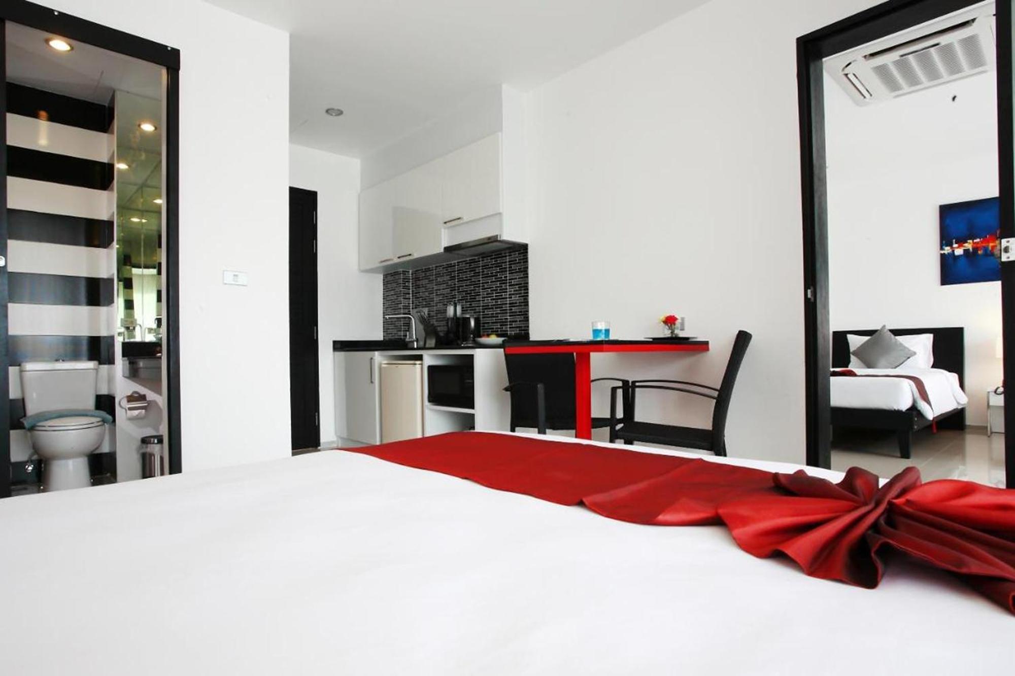 Rawai One World One Home Naiharn Hotel מראה חיצוני תמונה
