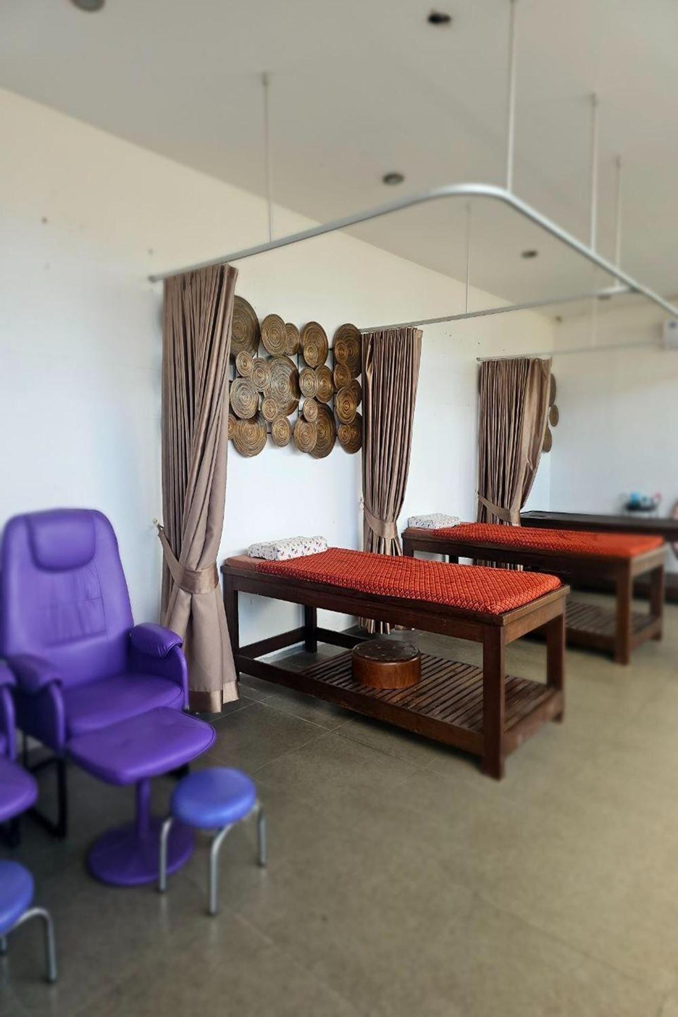 Rawai One World One Home Naiharn Hotel מראה חיצוני תמונה